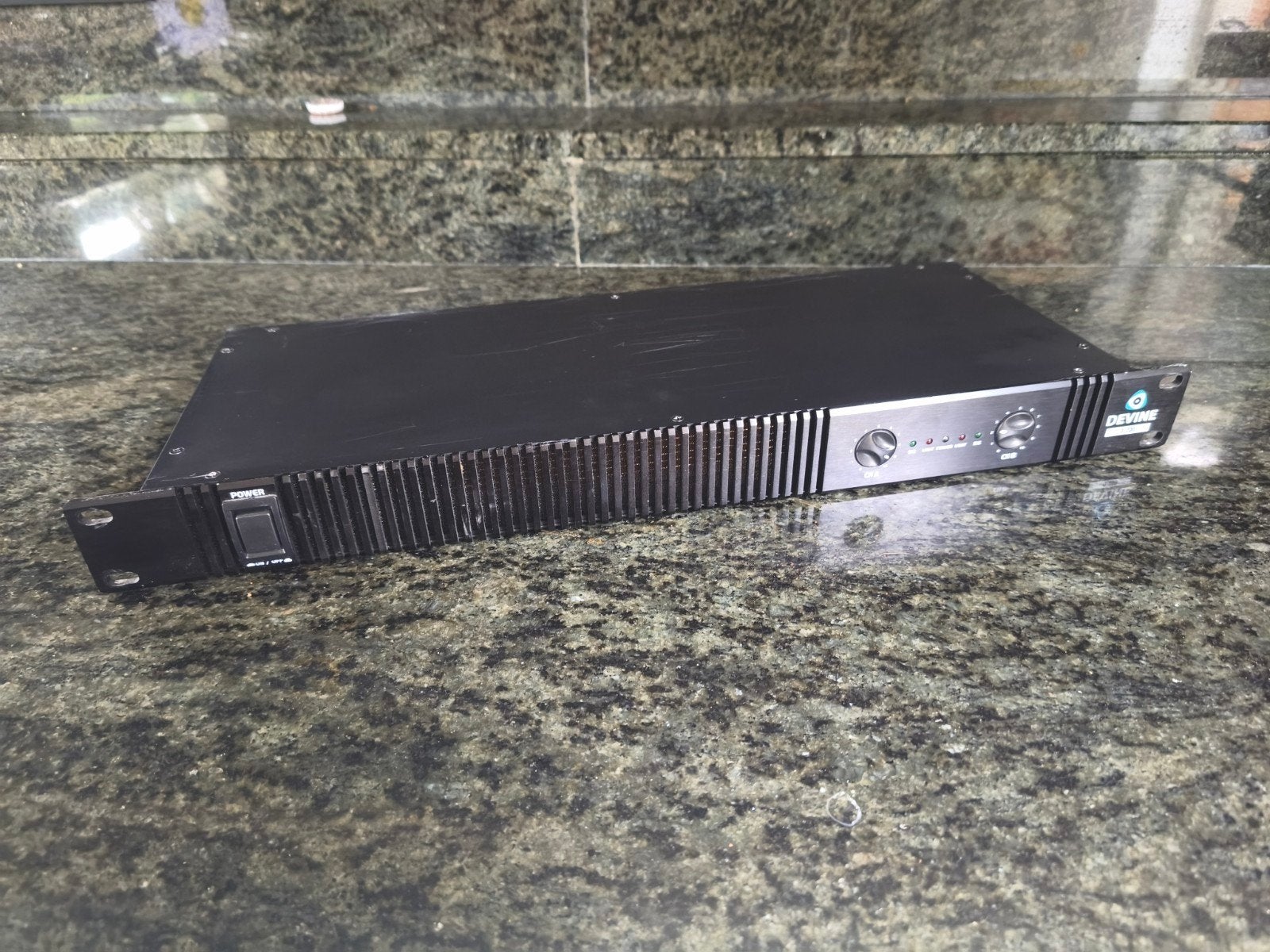 DEVINE D-200 inbouw versterker, Ophalen