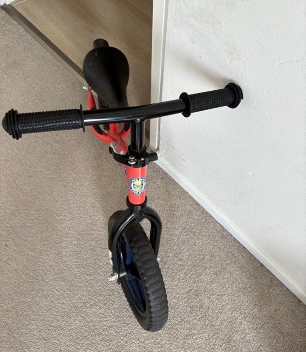 Spider-Man loopfiets - Perfect voor jonge helden!, Ophalen, Gebruikt, Loopfiets
