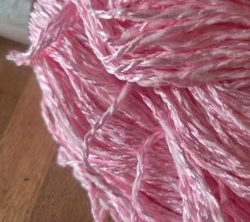 4 strengen roze Super Viscosa garen, 100gr, 136m, Hobby en Vrije tijd, Breien en Haken, Ophalen of Verzenden, Nieuw, Breien of Haken