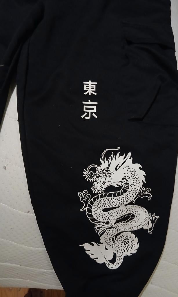 Cargobroek zwart met draak print maat XL, Ophalen