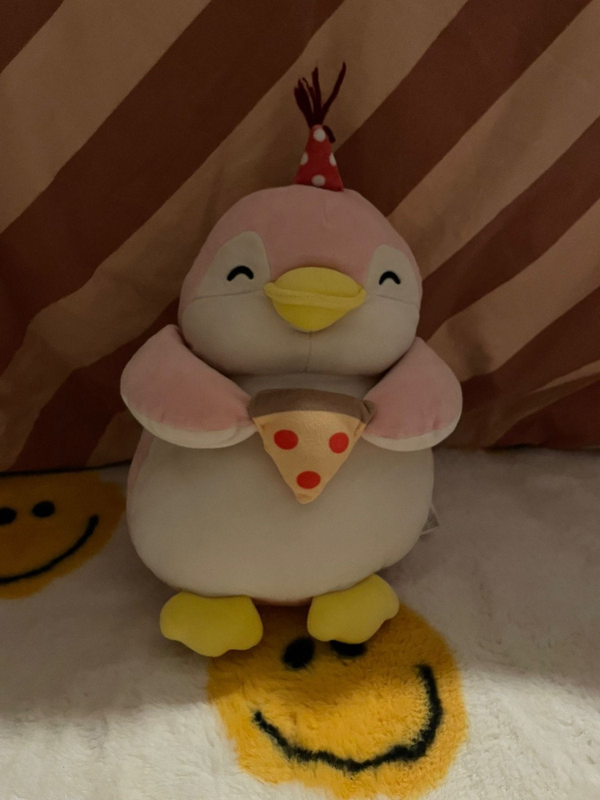 Miniso Pinguïn Knuffel met Feestmuts en Pizza, Pinguïn, Overige merken, Ophalen of Verzenden, Zo goed als nieuw