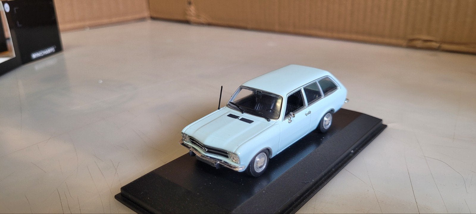 Minichamps Opel B Ascona Caravan Sample model, Ophalen of Verzenden, Zo goed als nieuw, Auto, MiniChamps