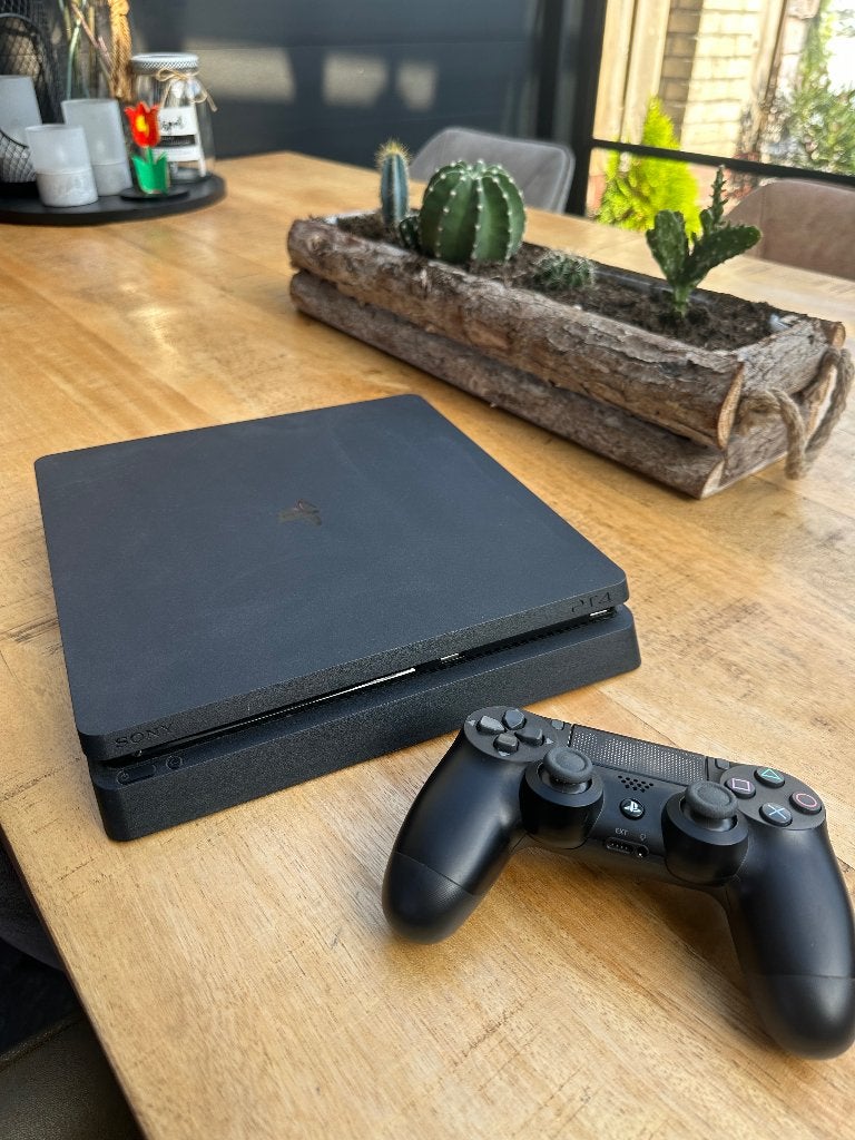 PS4 slim, Spelcomputers en Games, Ophalen, Zo goed als nieuw, Met 1 controller, Slim