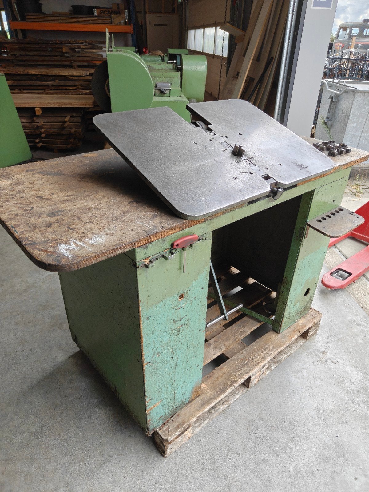 Voetbediende Sandvik strippen buigmachine, vorm machine, Doe-het-zelf en Verbouw, Gereedschap | Overige machines, Ophalen, Gebruikt