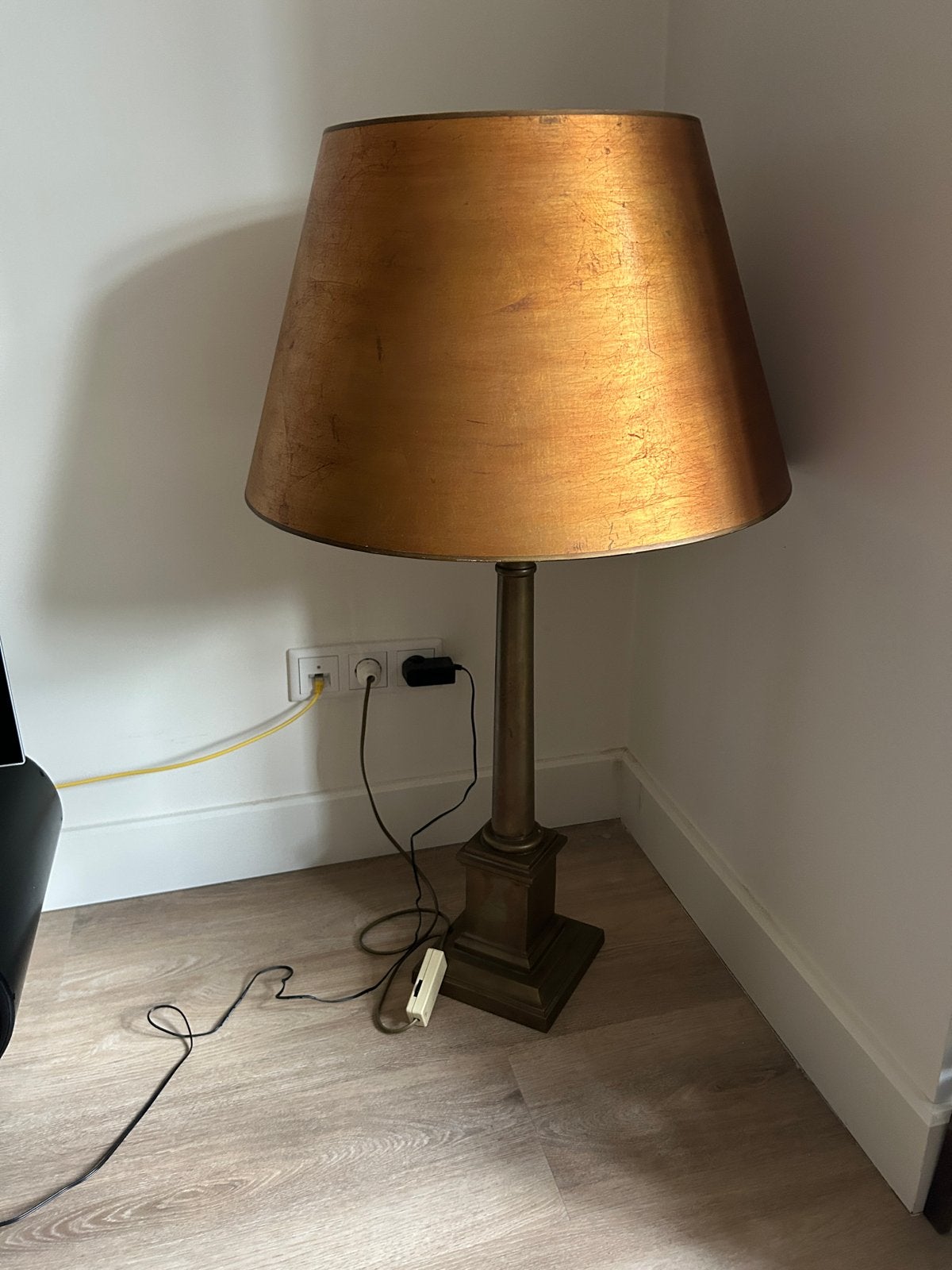 Grote vintage bronzen vloerlamp met gouden kap, Ophalen