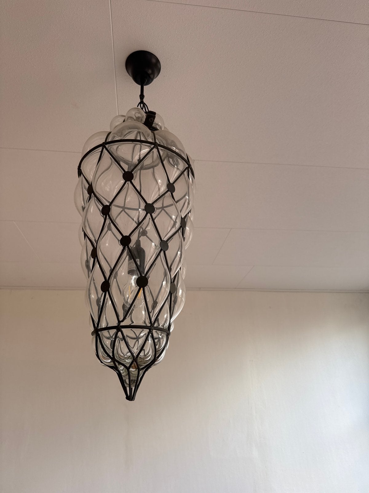 Unieke glazen hanglamp met metalen frame, Ophalen of Verzenden, Zo goed als nieuw, Glas, E27 (groot)