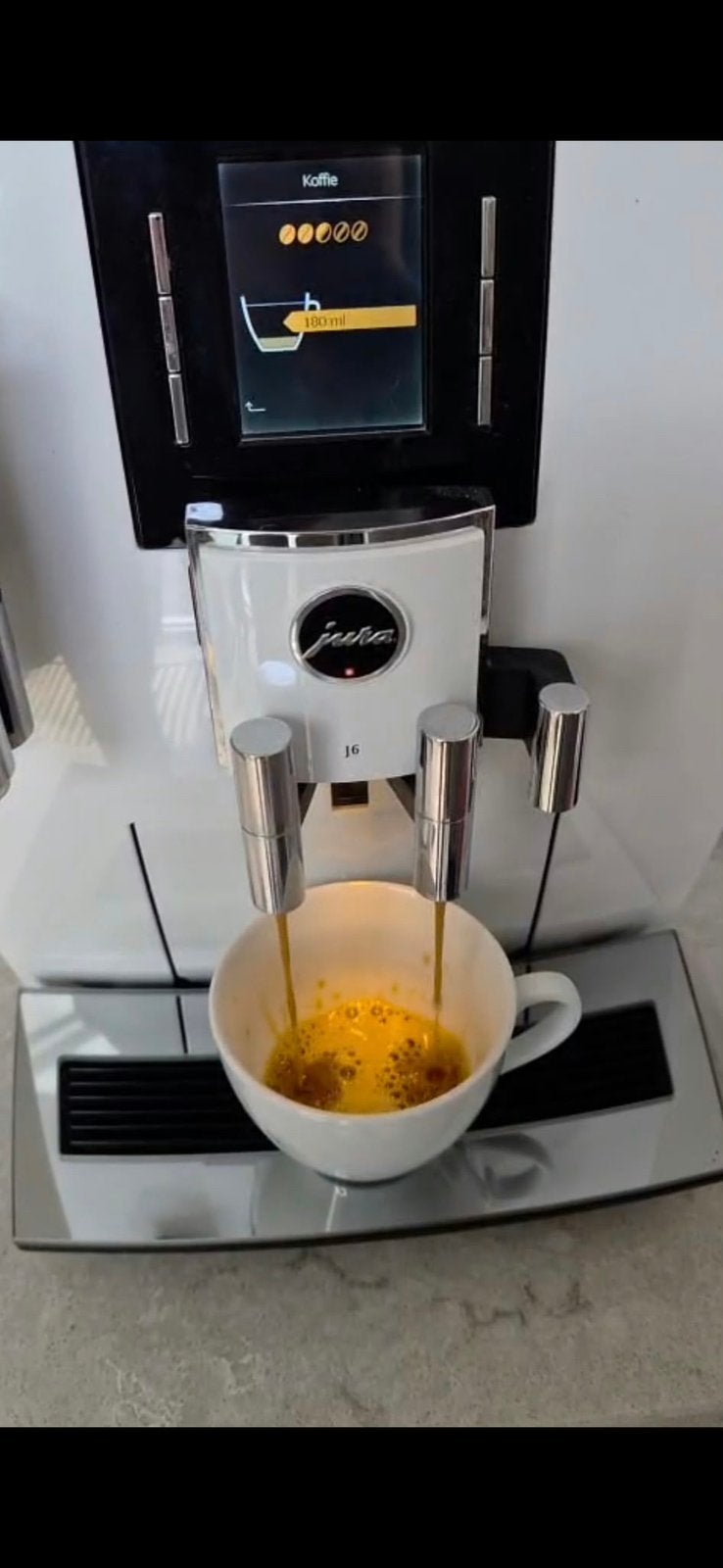 Jura J6 Pianowhite + Jura Cool Control melkkoeler & acces.