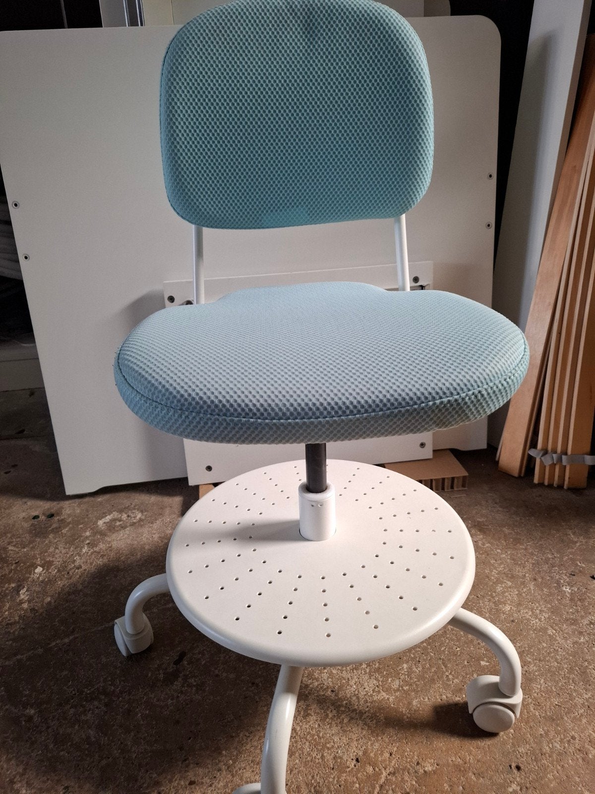 IKEA VIMUND Bureaustoel - Lichtblauw, Ophalen, Blauw, Zo goed als nieuw, Bureaustoel