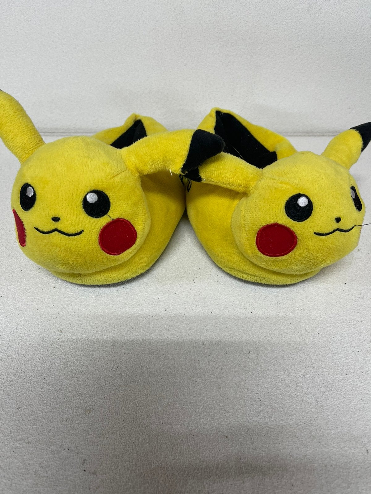 Pikachu pantoffels maat 29, Geel, Ophalen of Verzenden, Pantoffels of Sloffen, Gedragen