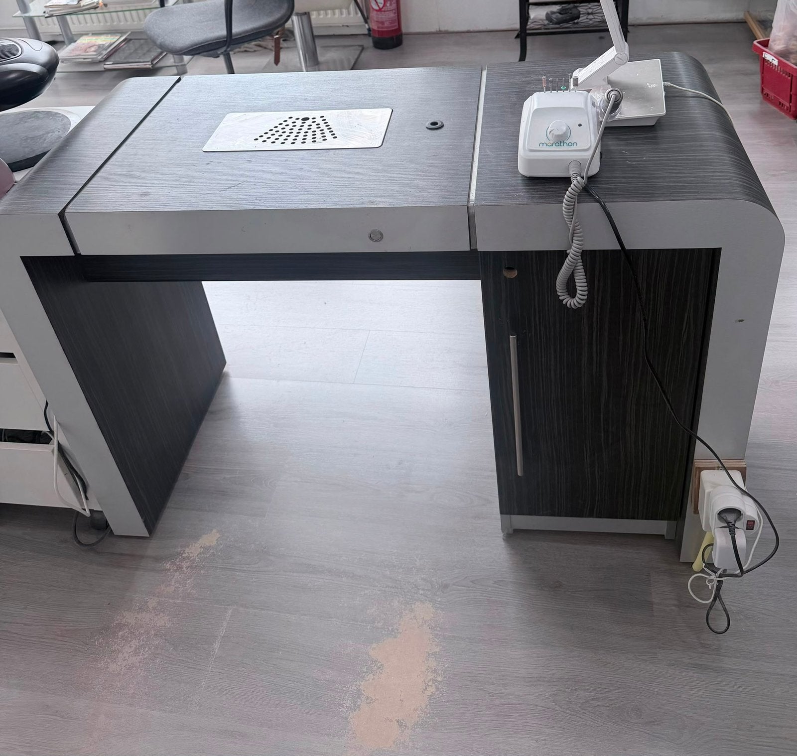 Nagel tafel, Ophalen, Zo goed als nieuw, Wit, Handen en Nagels