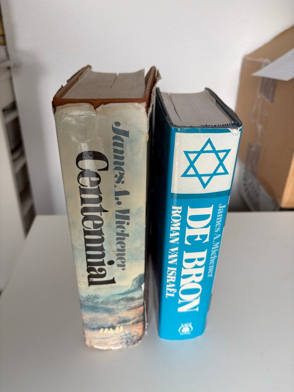 James A. Michener: De Bron & Centennial - 2 Boeken, Boeken, Ophalen of Verzenden, Gelezen, Amerika