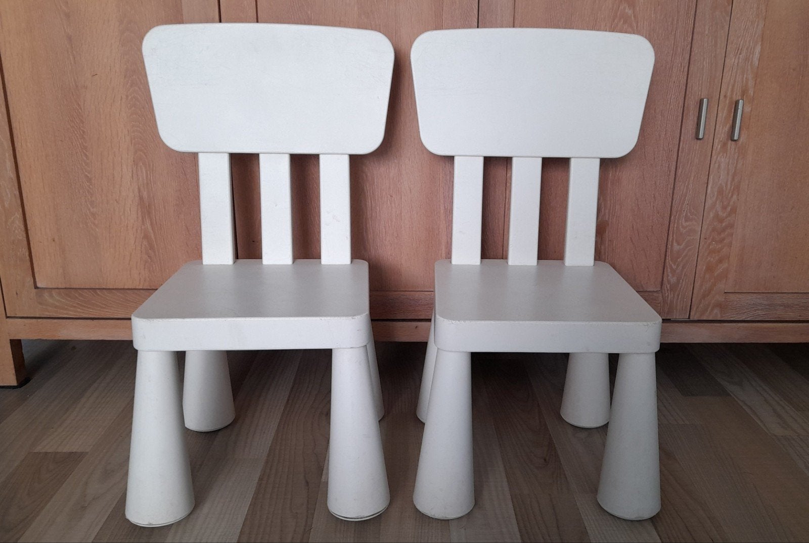 2 witte Ikea Mammut stoeltjes., Ophalen of Verzenden, Gebruikt, Stoel(en)