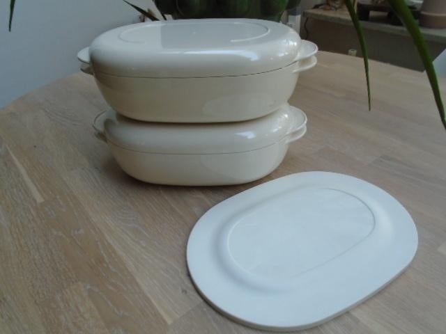 2 creme tupperware microplus magnetron schalen 1,5 ovaal, Huis en Inrichting, Ophalen of Verzenden, Zo goed als nieuw, Crème, Schaal
