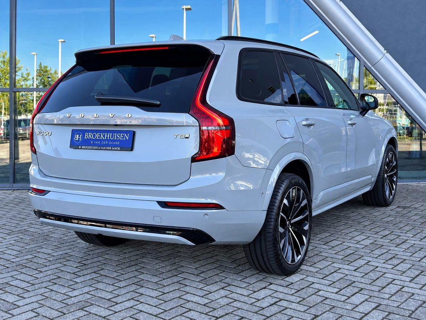 Volvo XC90 2.0 T8 Plug-in hybrid AWD Ultra Dark 455pk Luchtv, Auto's, Gebruikt, Zwart, 4 cilinders, 1969 cc