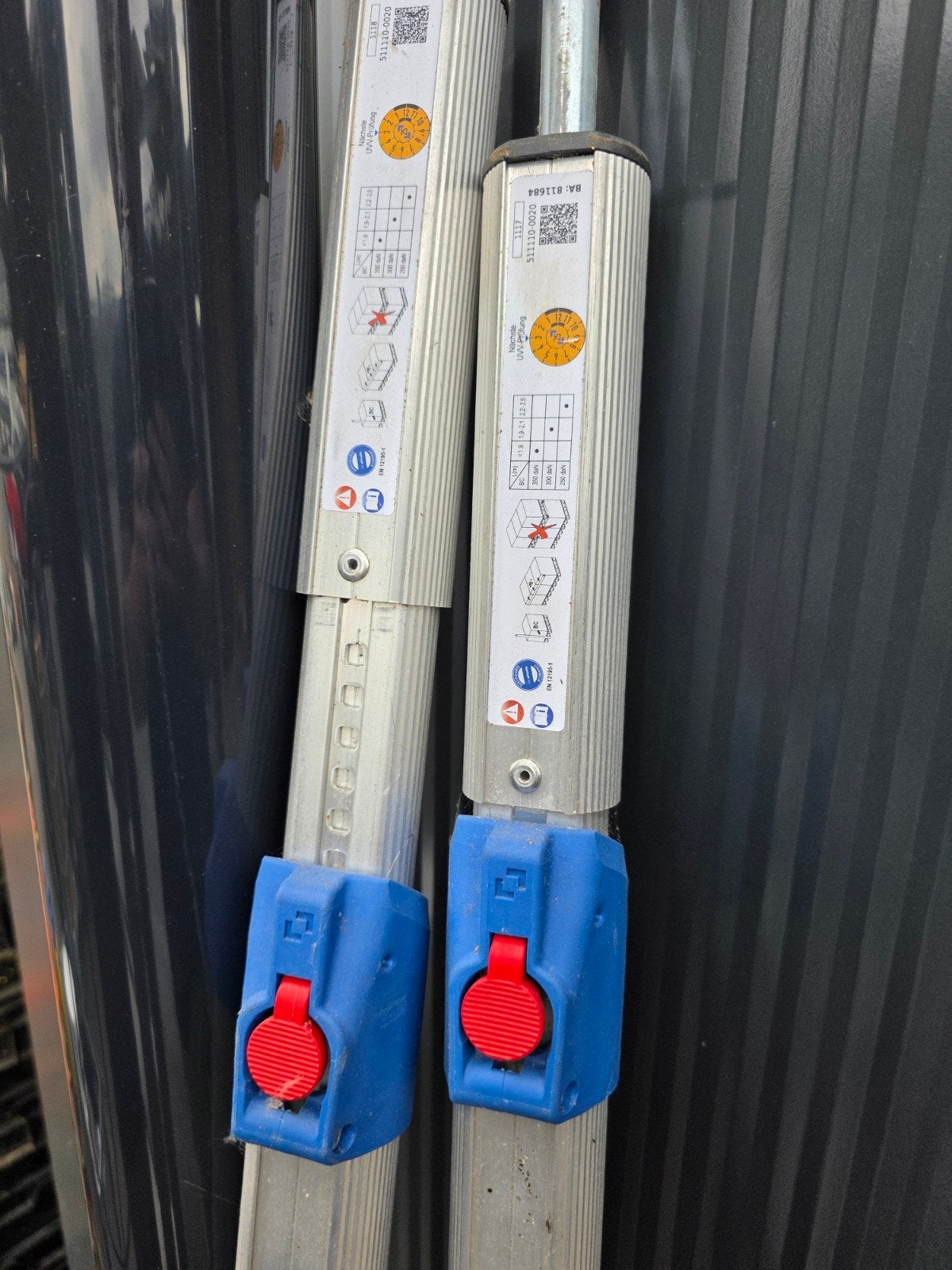 2x Slangklemmen voor in de bus - Maximaal 210 cm hoog, Ophalen of Verzenden, Gebruikt