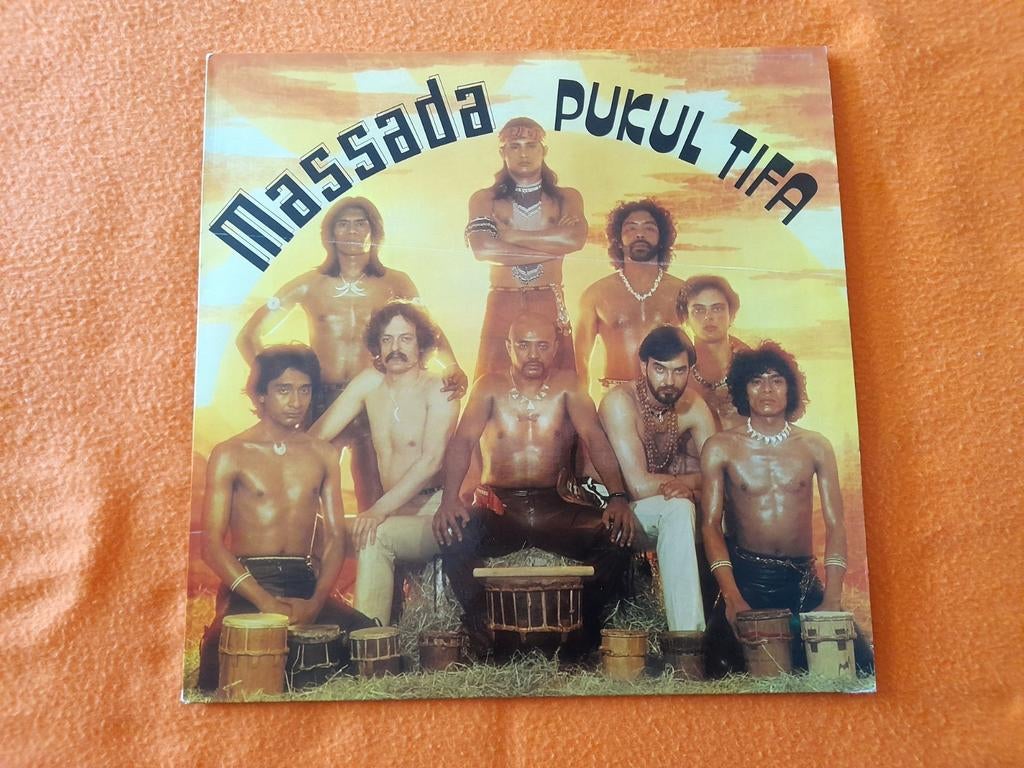Massada - Pukul Tifa (1979), Cd's en Dvd's, Vinyl | Latin en Salsa, Gebruikt, Inclusief insert, Originele persing, 1970 - 1979