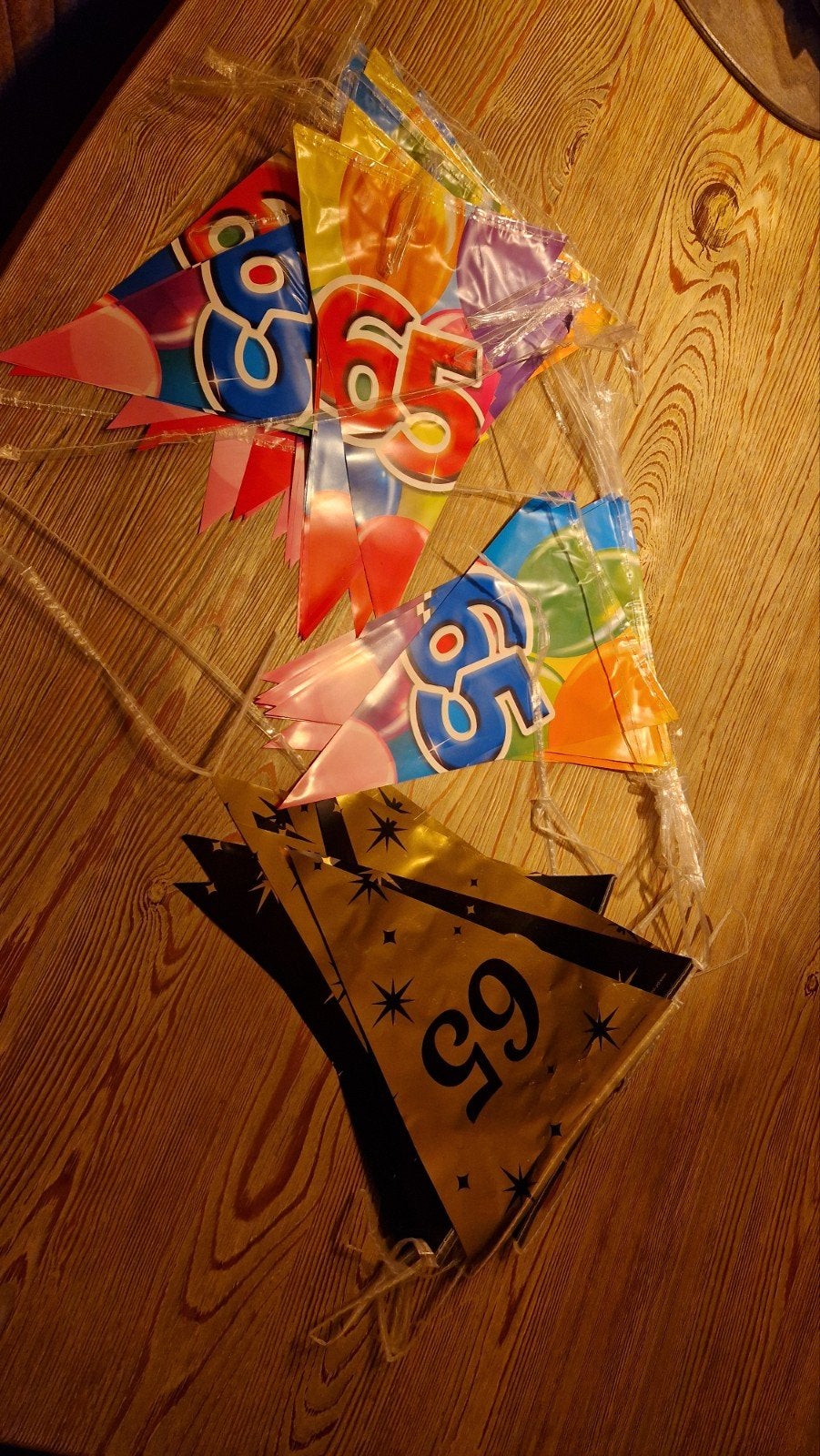 Gratis 65 vlaggetjes, Ophalen of Verzenden, Zo goed als nieuw, Versiering, Verjaardag