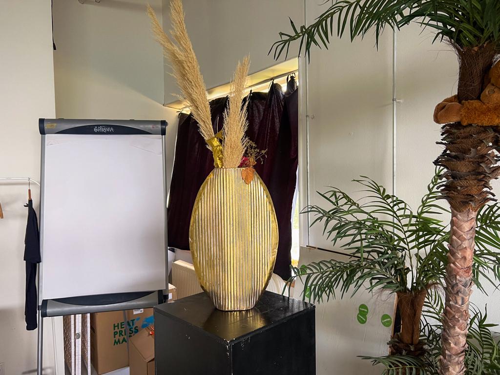 Vaas goudkleurig, Ophalen, Kunststof, Gebruikt, Overige kleuren