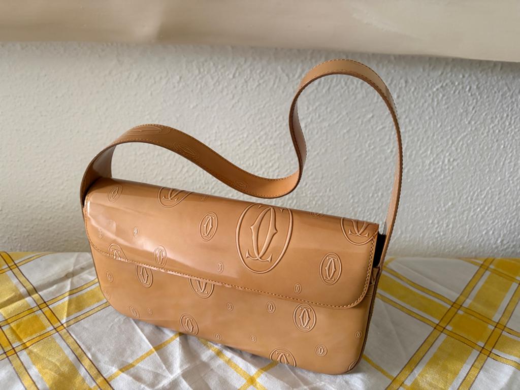 Cartier Schoudertasje Beige Lakleer, Ophalen of Verzenden, Zo goed als nieuw, Beige, Schoudertasje