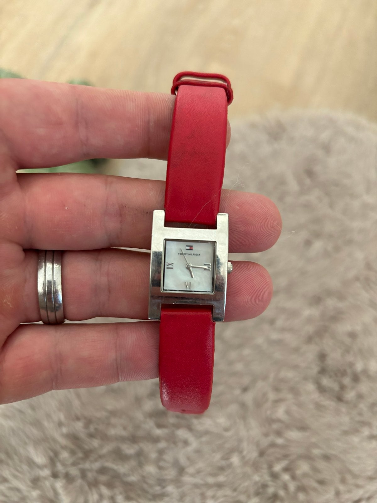 Tommy Hilfiger Dames Horloge Rood Leer, Overige merken, Staal, Polshorloge, Ophalen of Verzenden