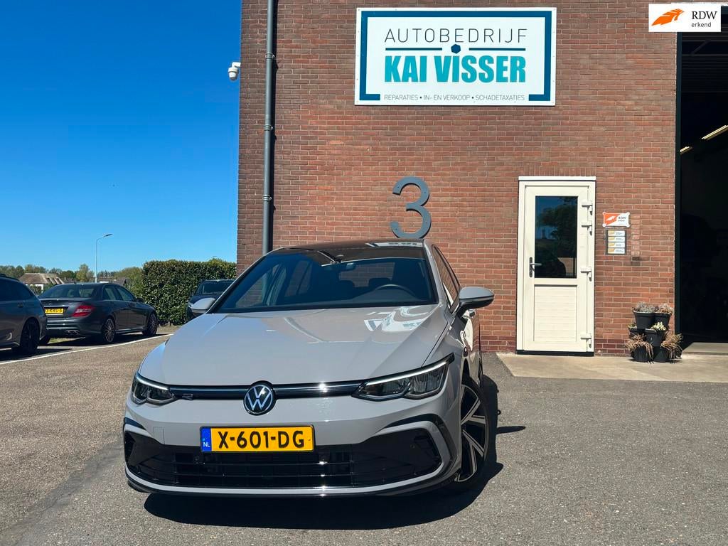 Volkswagen Golf 1.5 eTSI R-Line Business panodak Automaat, Stof, Euro 6, 4 cilinders, Bedrijf