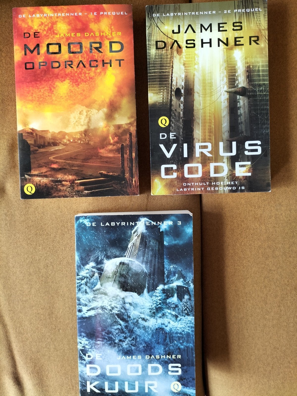 James Dashner Doodsvuur, Moord opdracht en Virus Code, Ophalen of Verzenden, Zo goed als nieuw