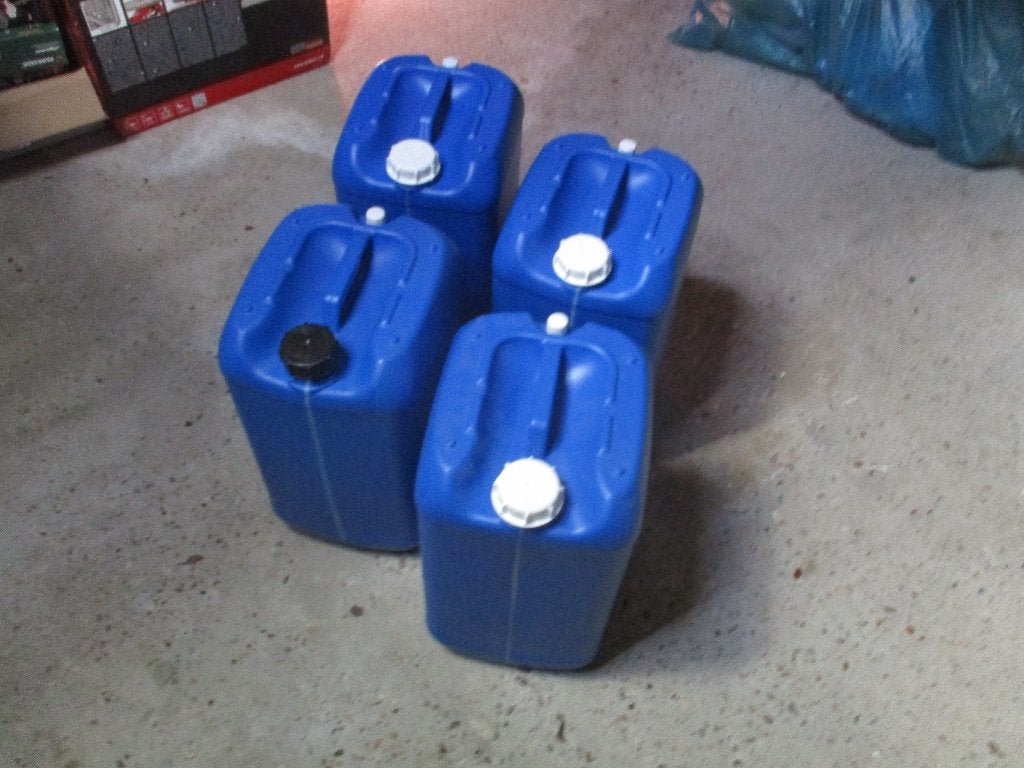 GRATIS  jerrycan jerrycans  GRATIS, Minder dan 75 liter, Ophalen, Gebruikt, Kunststof