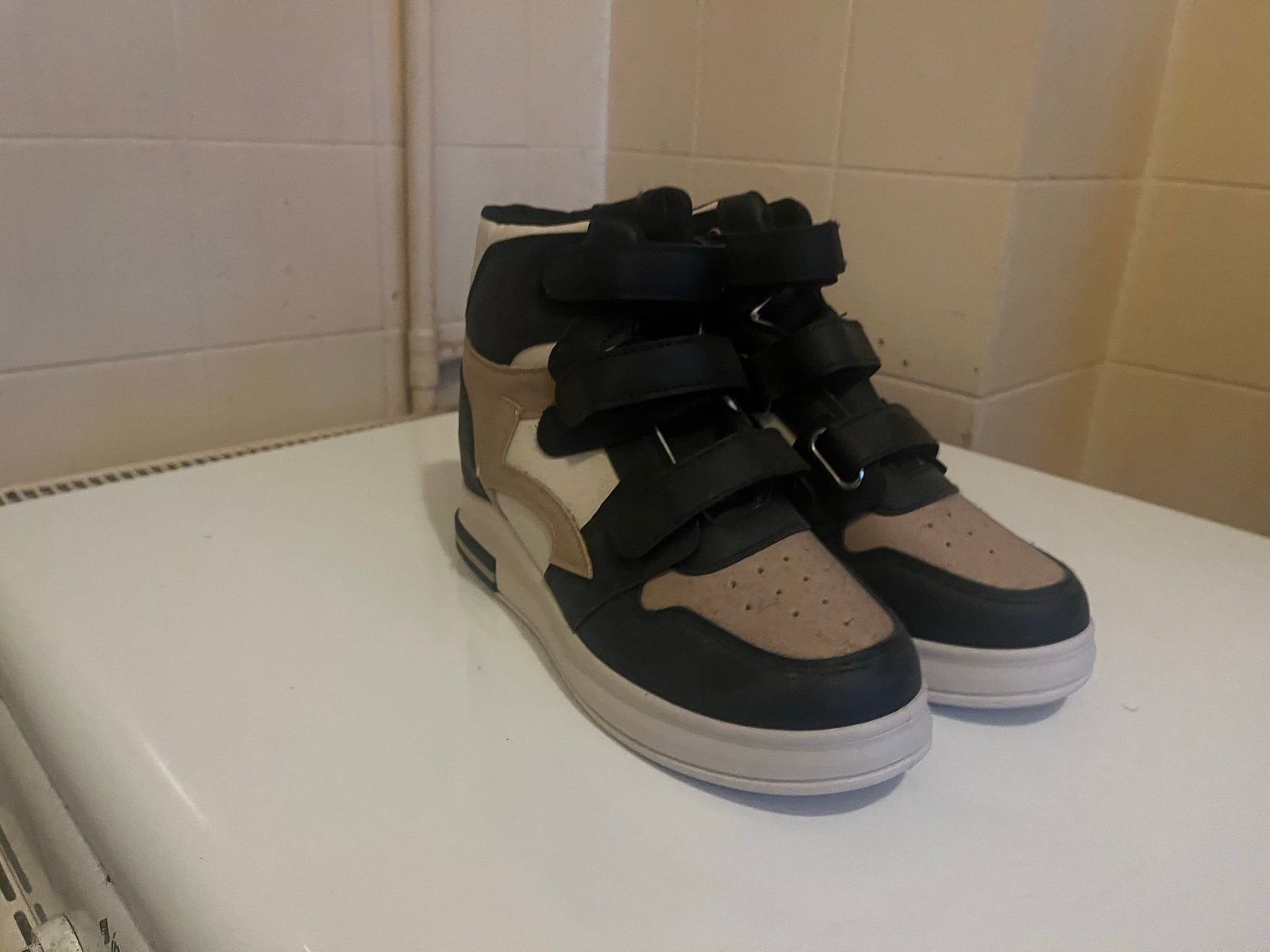 Leuke sleehak sneakers maat 37 - nooit gedragen, Ophalen, Nieuw, Sneakers of Gympen