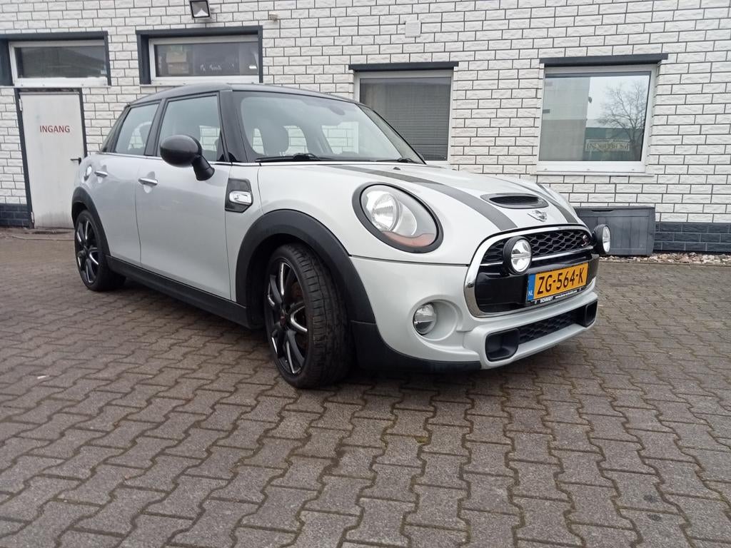Mini 2.0 Cooper S 5D AUT 2016 Wit 193pk 2016 €11750, Auto's, 1998 cc, Stof, Euro 6, Wit
