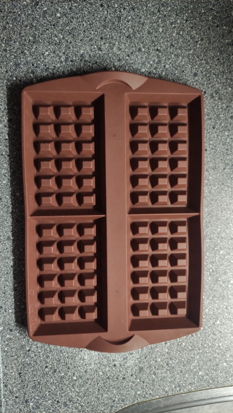 Tupperware wafelmaker siliconen bakvorm, Huis en Inrichting, Keuken | Tupperware, Ophalen of Verzenden, Zo goed als nieuw, Bruin