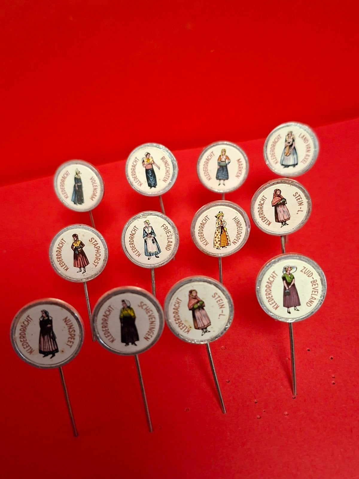 12 speldjes KLEDERDRACHT, Ophalen of Verzenden, Zo goed als nieuw, Overige onderwerpen