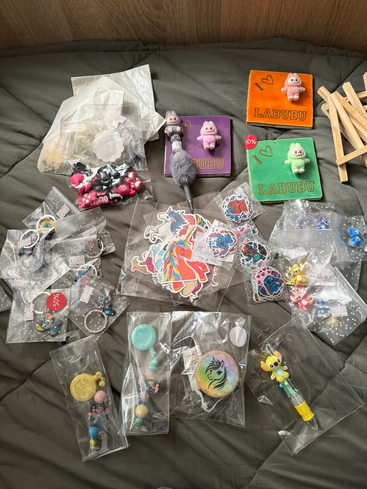 Partij sleutelhangers etc Stitch Labubu Unicorn, Disney, Info@disney.nl, Overige typen, Nieuw