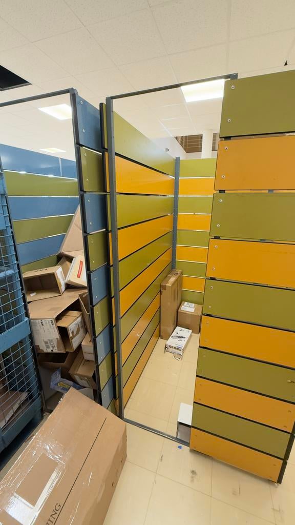 Opbergkasten voor lege supermarktdozen, Ophalen