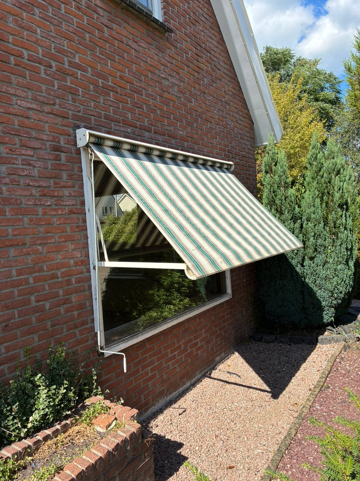 GRATIS  zonnescherm 230 cm breed en uitval 90 cm., Tuin en Terras, Minder dan 150 cm, Ophalen, Zo goed als nieuw, Knikarmscherm
