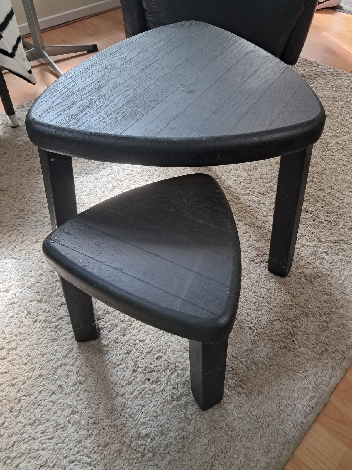Houten Bijzettafeltjes zwart 2x - driehoek, Ophalen, 50 tot 100 cm, 50 tot 100 cm