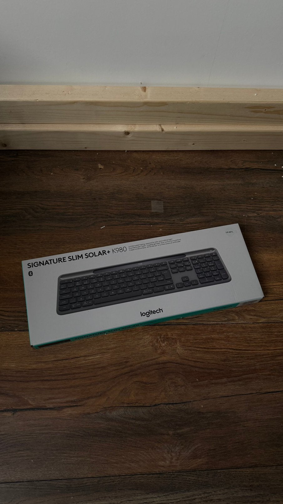 Logitech Signature Slim Solar+, Ophalen of Verzenden, Zo goed als nieuw
