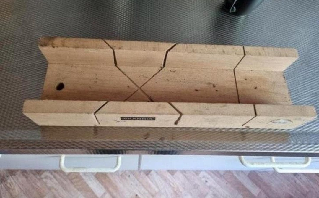 Verstekbak  40cm lang 11cm breed bieden

Verstekbak, Ophalen of Verzenden, Zo goed als nieuw