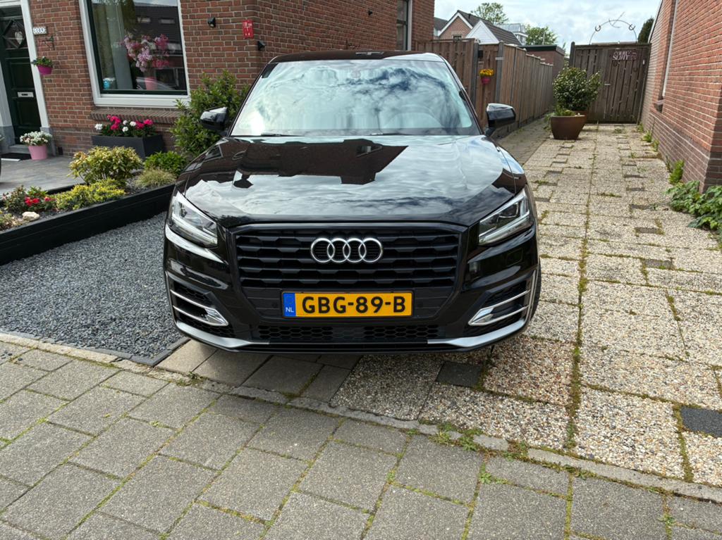 Audi Q 2 SUV zwart -leder-Car Play-6 bak-stoelverwarming, Auto's, Audi, Voorwielaandrijving, 4 cilinders, 157 pk, Zwart