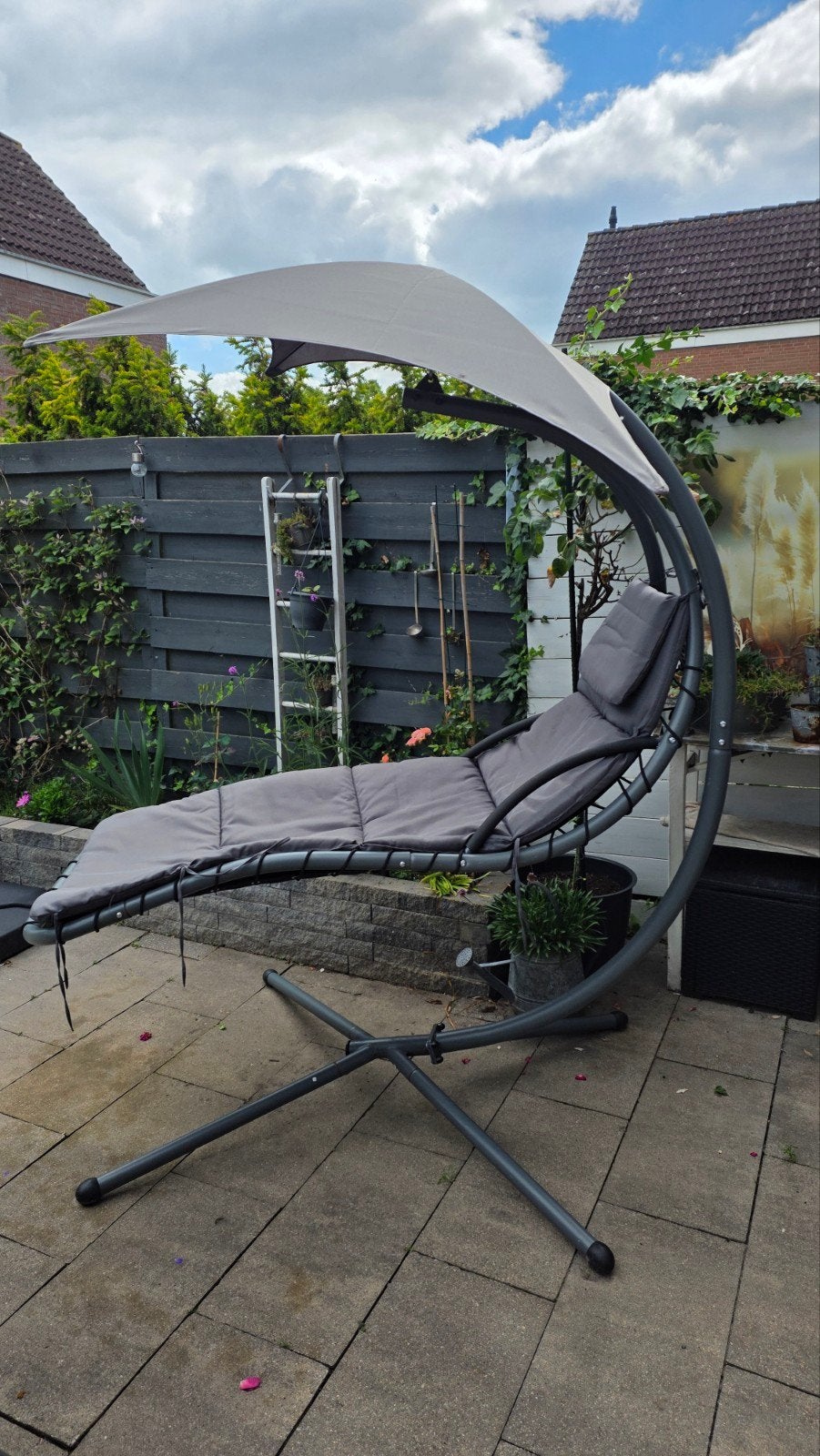 Hangende Ligstoel met Zonnescherm, Tuin en Terras, Gebruikt, Ophalen of Verzenden, Met standaard, Eenpersoons
