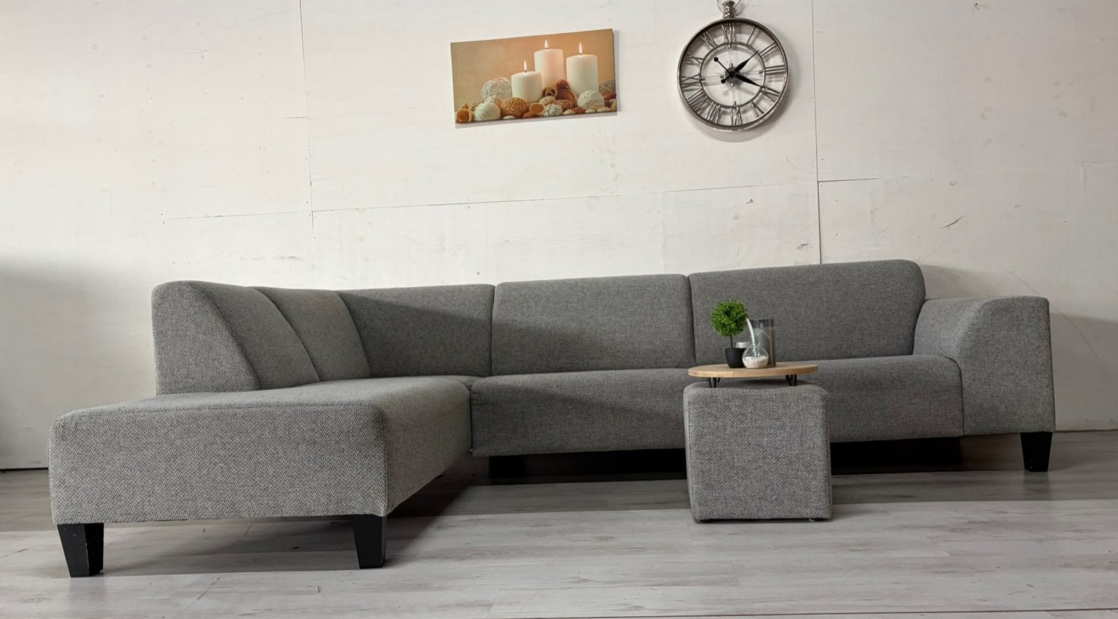 Hoekbank Grijs - Professioneel gereinigd, Huis en Inrichting, Banken | Bankstellen, Verzenden, Hoekbank, 300 cm of meer, Zo goed als nieuw