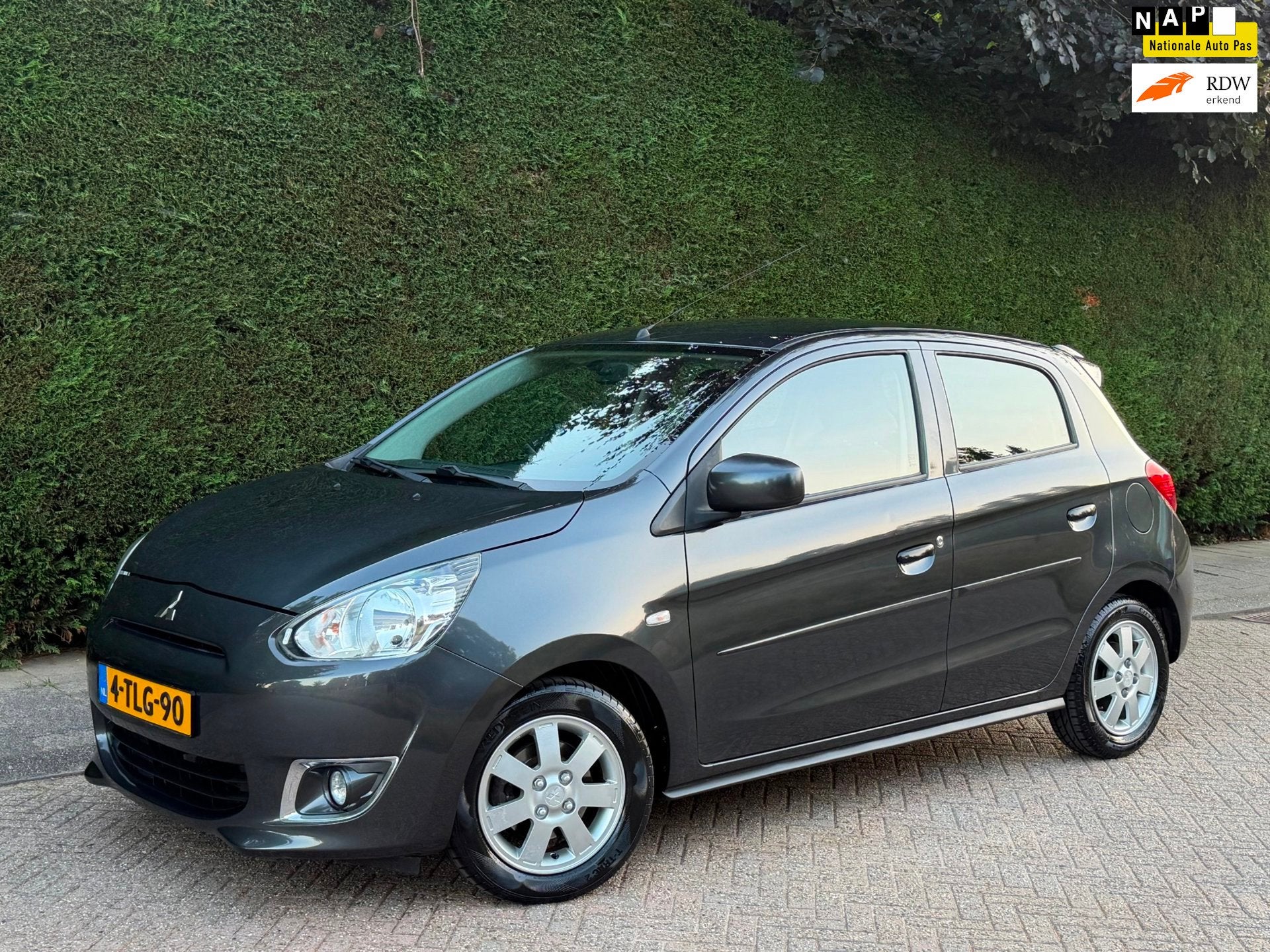 Mitsubishi Space Star 1.0 AIRCO KOUD/RIJDT NIEUW/APK 7-2027!, Voorwielaandrijving, Stof, Gebruikt, Zwart