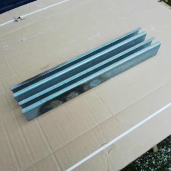 Flamco montagerail R6, 2 lengten van 49,7cm, gebruikt, Doe-het-zelf en Verbouw, IJzerwaren en Bevestigingsmiddelen, Ophalen of Verzenden