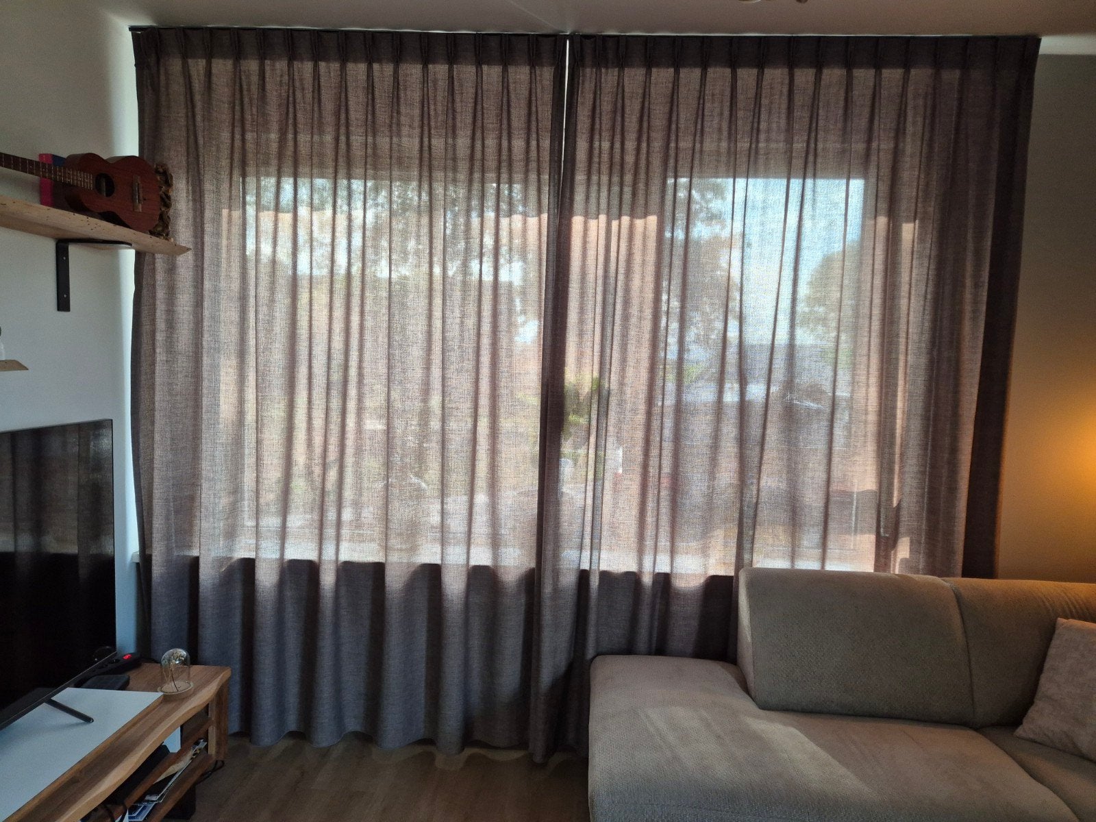 Mooie taupe gordijnen, lichtdoorlatend inbetween, Huis en Inrichting, Gebruikt, Ophalen of Verzenden, Gordijn, Plooiafwerking