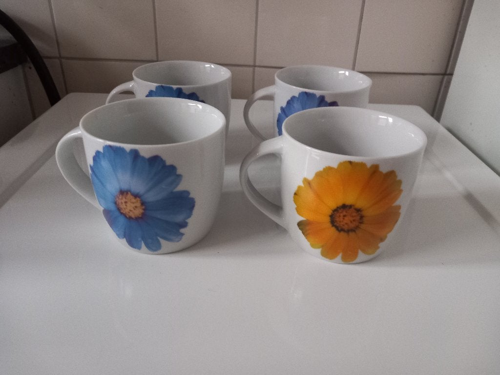 Gerbera mokken (Nijmegen oost), Zo goed als nieuw, Overige stijlen, Aardewerk, Mok