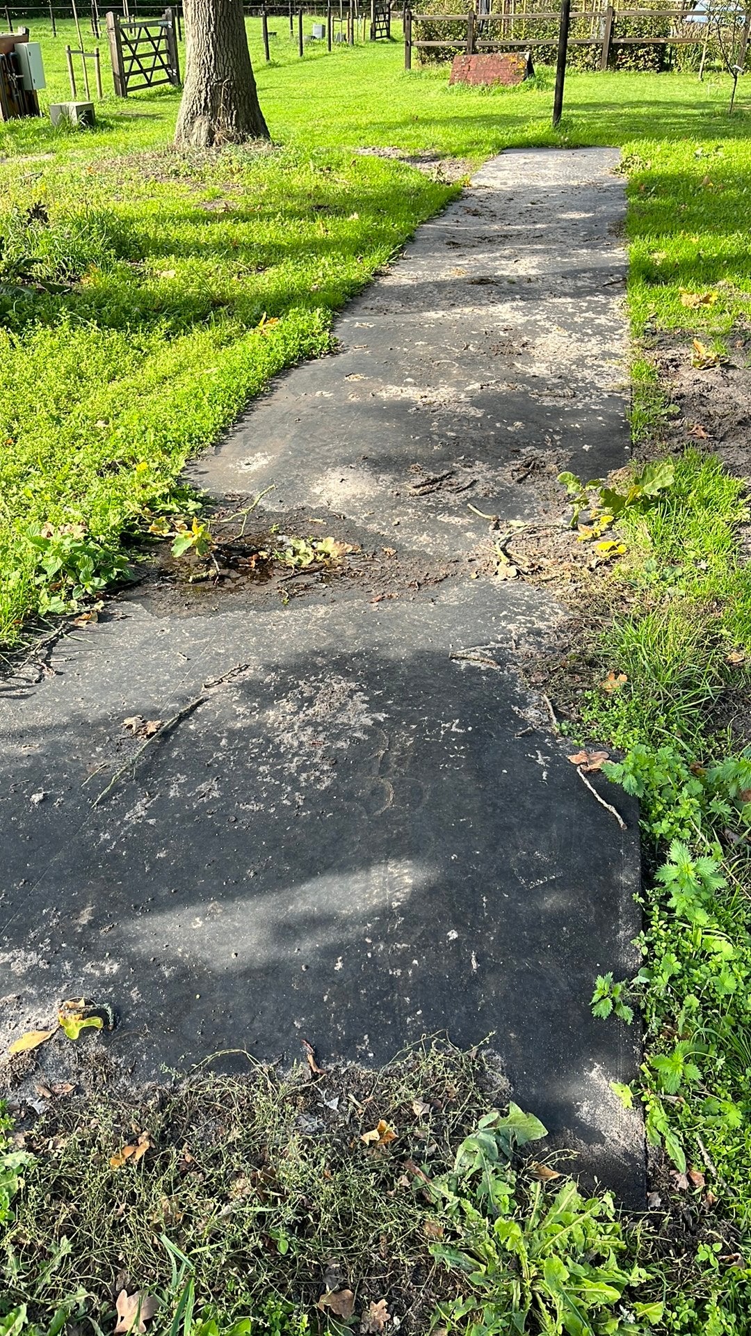 Te Koop: 2 stuks Rubber matten 12 x 1,4m tegen modder, Dieren en Toebehoren