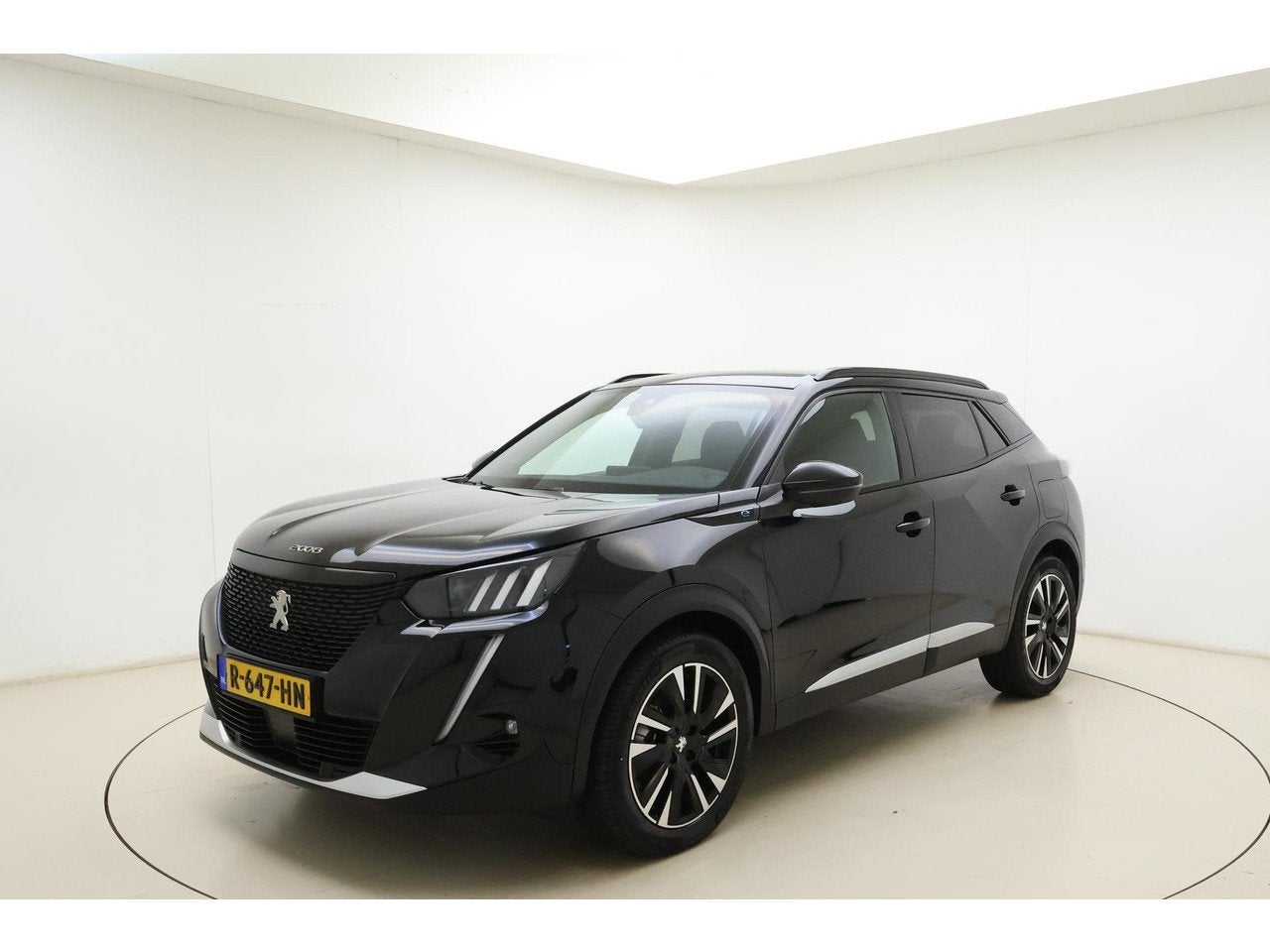 Peugeot e-2008 EV GT 50 kWh SOH:91% | Panoramadak | Camera |, Auto's, Peugeot, 136 pk, Gebruikt, Zwart, 1523 kg