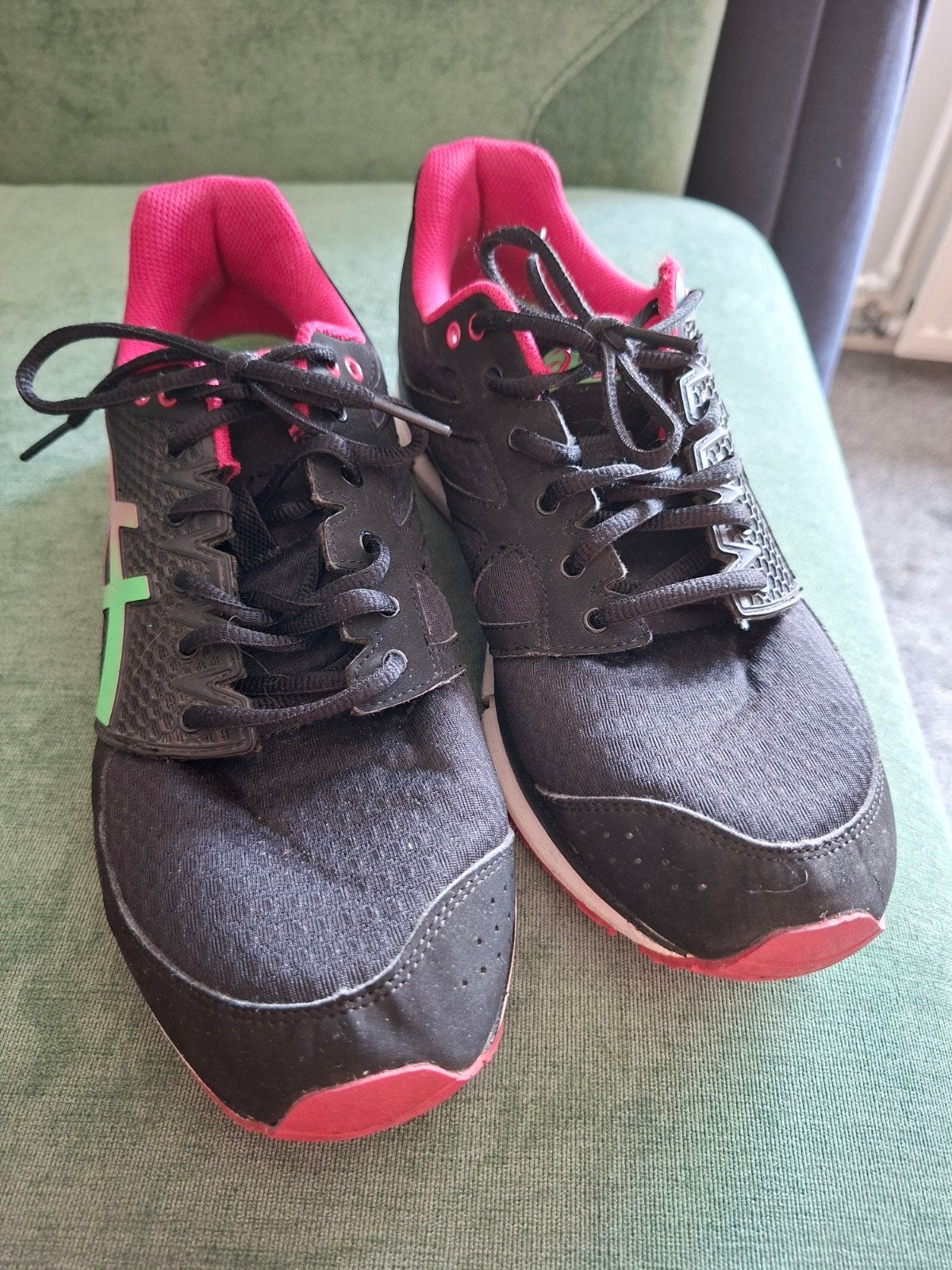 Asics Gel-Volt33 loopschoenen - Zwart/Roze maat 40, Gebruikt, Hardloopschoenen, Ophalen of Verzenden, Hardlopen