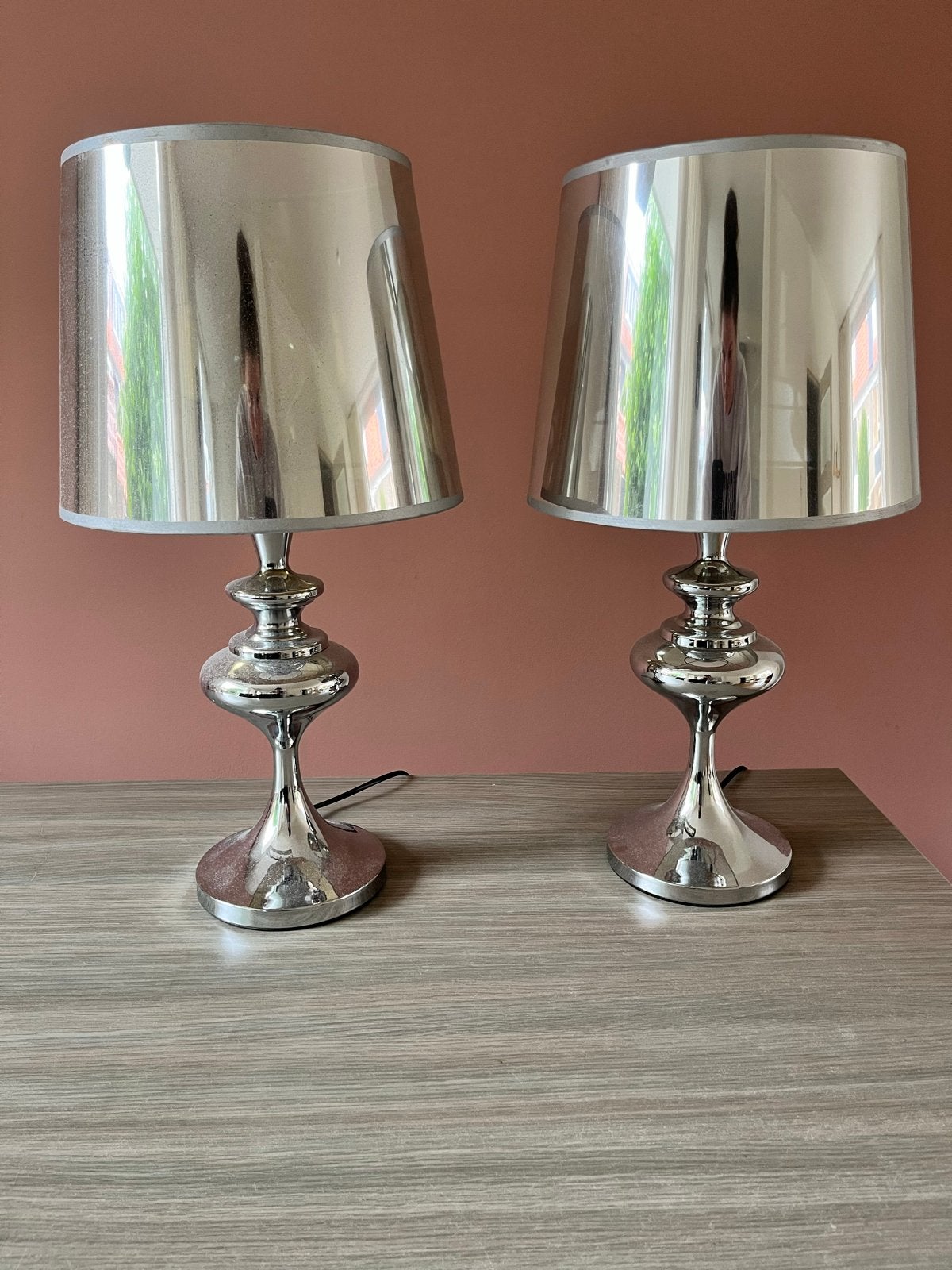 Set van 2 zilverkleurige tafellampen met glanzende kap, Ophalen, Met kap, Metaal, Modern