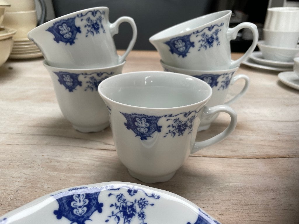 Karolina Studio Collection Fine Royal Porcelain serviesgoed, Ophalen of Verzenden, Zo goed als nieuw, Porselein, Kop en/of schotel