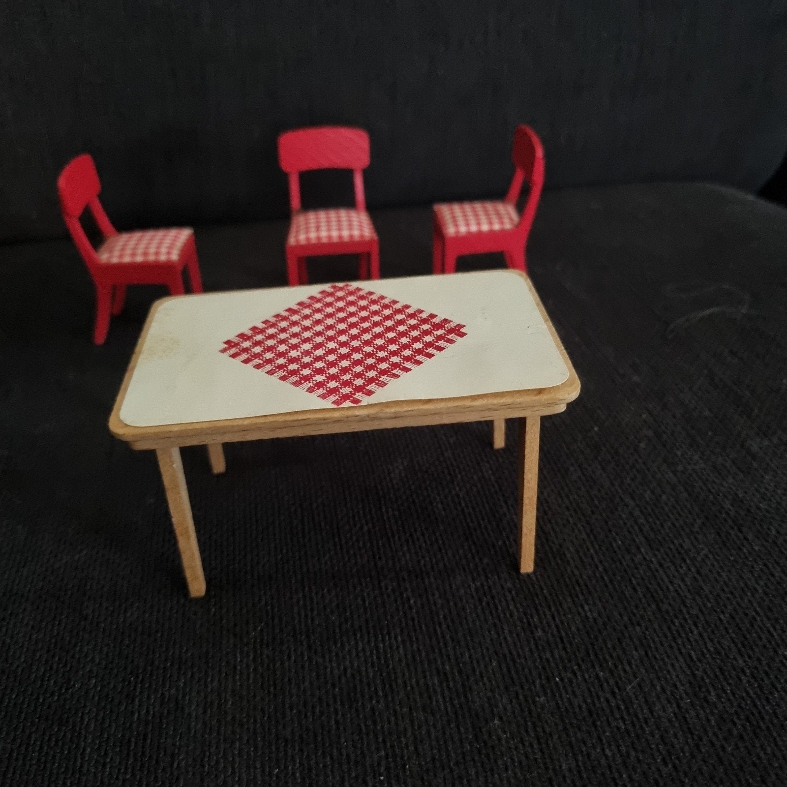 Lundby miniatuur houten eetkamer tafel + 3 Stoelen vintage, Ophalen of Verzenden, Zo goed als nieuw, Poppenhuis